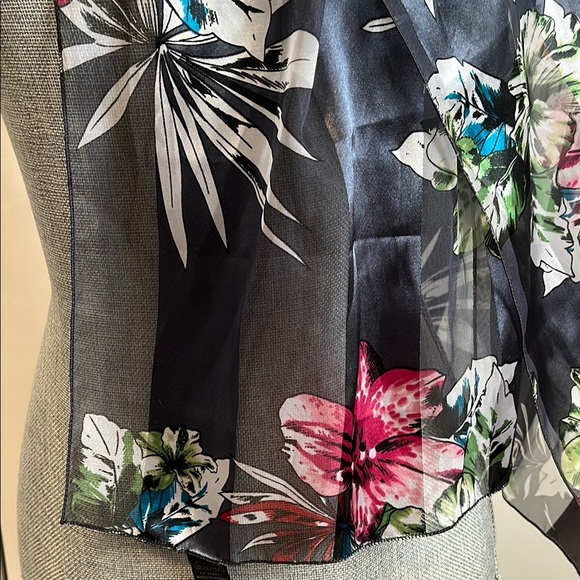 NWOT Floral Gray Scarf Silk Feel - Picture 4 of 7